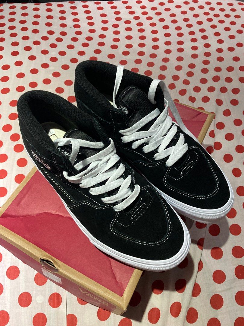 VANS Half Cab Black Brand New (Category: Sneakers) located in Santa Rosa. Submitted by jerkyline (Listing ID 1299554505, Image 1). Description: 👟VANS Half Cab Last price stated already. - Brand New - Authentic and Original - US 11 / EUR 44 Please refer to the photos in this listing!.