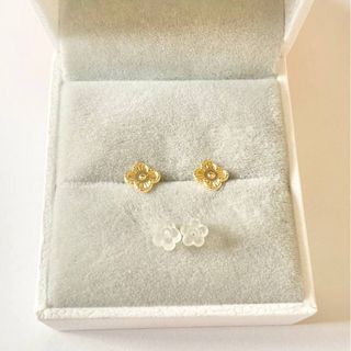 vca pawnable gold earrings 18k