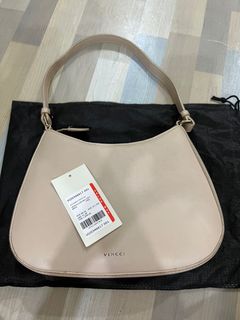 (Category: ) located in . Submitted by rosses.closet (Listing ID 1299575840, Image 1). Description: .