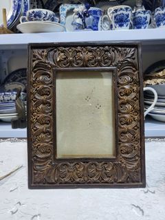 Vintage solid resin ornate photo frame
