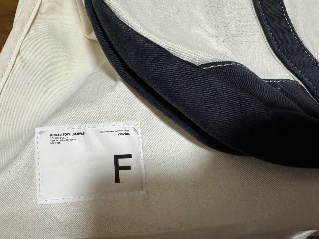 VISVIM JUNEAU TOTE CANVAS, 名牌, 手袋及銀包- Carousell VISVIM JUNEAU TOTE CANVAS, 名牌, 手袋及銀包- Carousell
