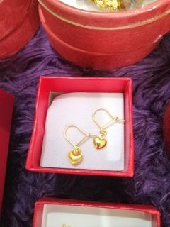 18K Saudi Gold Heart Dangling earrings