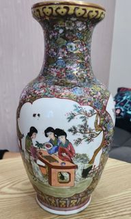 Ancient Chinese Porcelain Vase / Jar