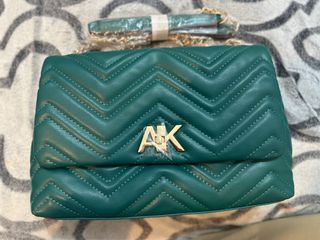 (Category: ) located in . Submitted by stopnshop01 (Listing ID 1299727713, Image 1). Description: .