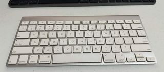 Apple Magic Keyboard (Defective: Some keys not working)