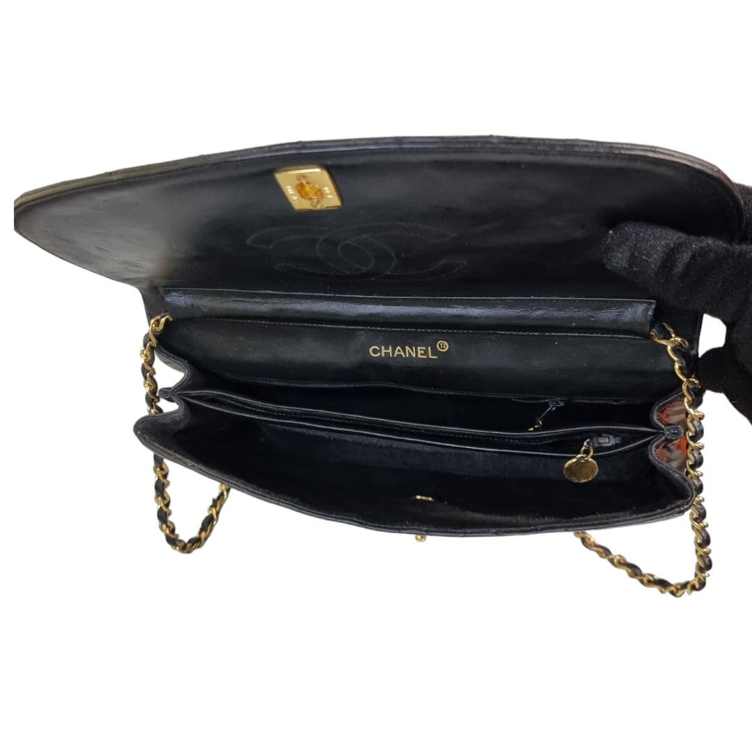 Authentic CHANEL Vintage Single flap (Category: Luxury Bags & Wallets) located in Quezon City. Submitted by manerarestorationservices (Listing ID 1299725398, Image 2). Description: Still nego for cash buyer Money back Guarantee 💯% Guaranteed authentic *Brand: CC Flap VINTAGE HOLOGRAM INTACT Series 4 *Materials: lambskin leather / 24k GHW *Color: BLACK *Size: Medium *Condition: 8/10 interior peeling had been cleaned up -Used * Inclusions: Vintage