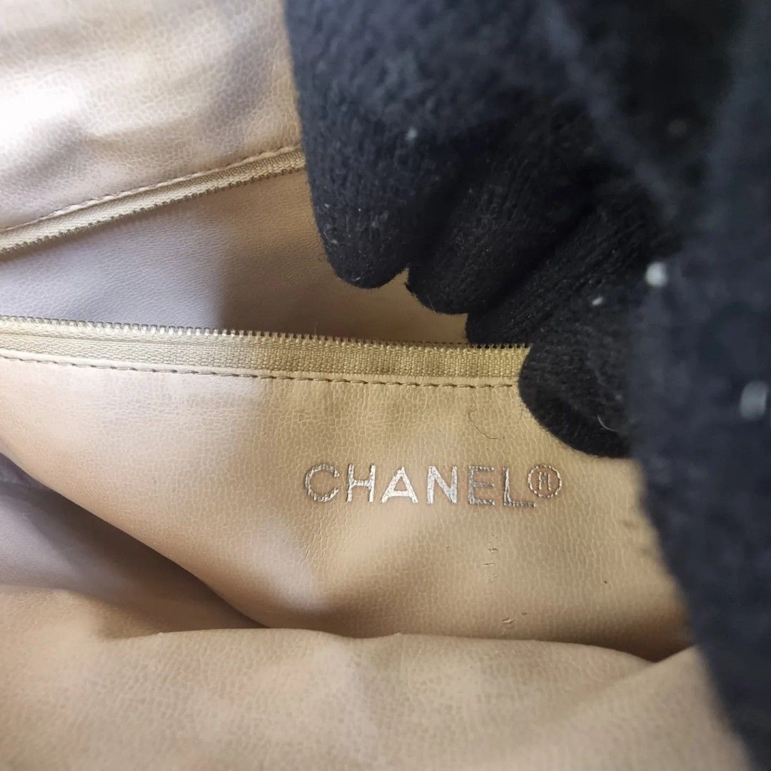 Authentic CHANEL Vintage sling (Category: Luxury Bags & Wallets) located in Quezon City. Submitted by manerarestorationservices (Listing ID 1299724258, Image 3). Description: Price is still nego for cash buyer Money back Guarantee 💯% Guaranteed authentic *Brand: CC Clutch Crossbody VINTAGE Rare! Seires 4 y/96-97 HOLOGRAM INTACT W/ AUTHENCITY CARD *Materials: Lambskin Leather, 24K GHW *Color: BEIGE *Size: small - medium *Condition: 8/10 never bee