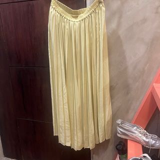 [AUTHENTIC] Uniqlo Beige Pleated Long Skirt