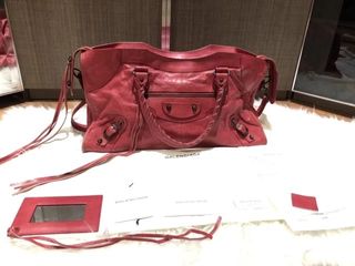 (Kategori: ) berada di . Dikirim oleh mylittlefavecloset (ID iklan 1299681931, Gambar 1). Deskripsi: .