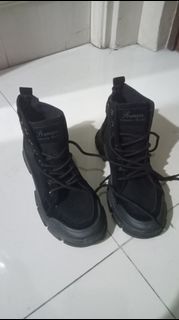 Black high-cut boots/shoes