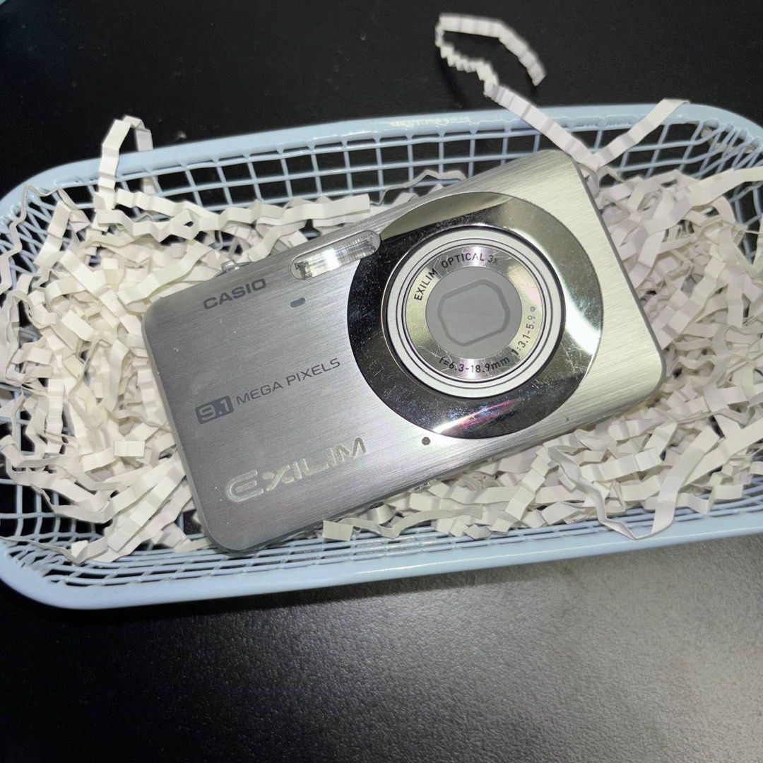 カメラ CASIO EXILIM EX-Z85 デジタルカメラ 9.1メガピクセル