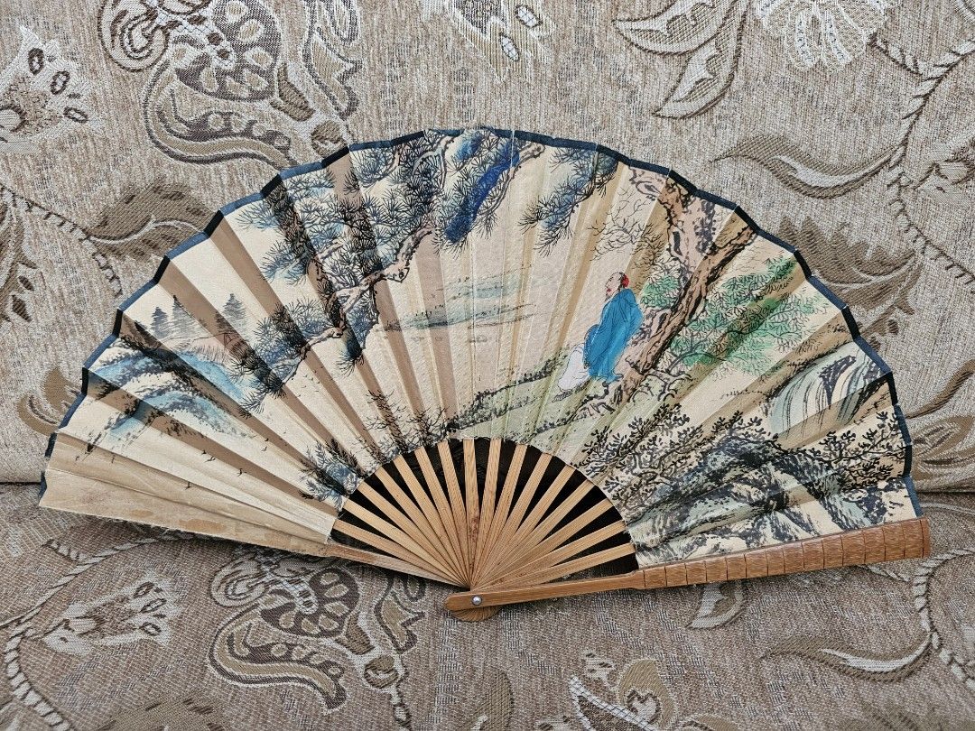 Chinese fan (Category: Fans) located in Quezon City. Submitted by nica_quiazon (Listing ID 1299631358, Image 1). Description: light weight still in good condition RFS: Decluttering.
