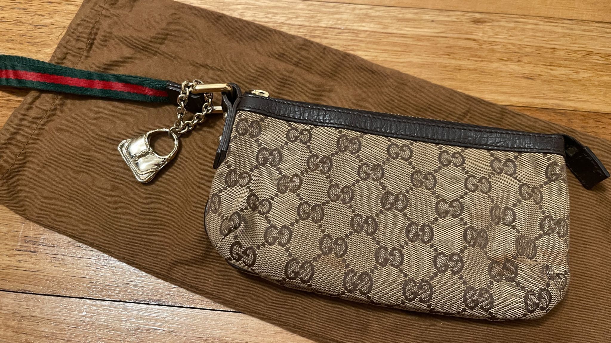 CLEARANCE Vintage Gucci Wristlet for Sale Luxury Bags Wallets on Carousell