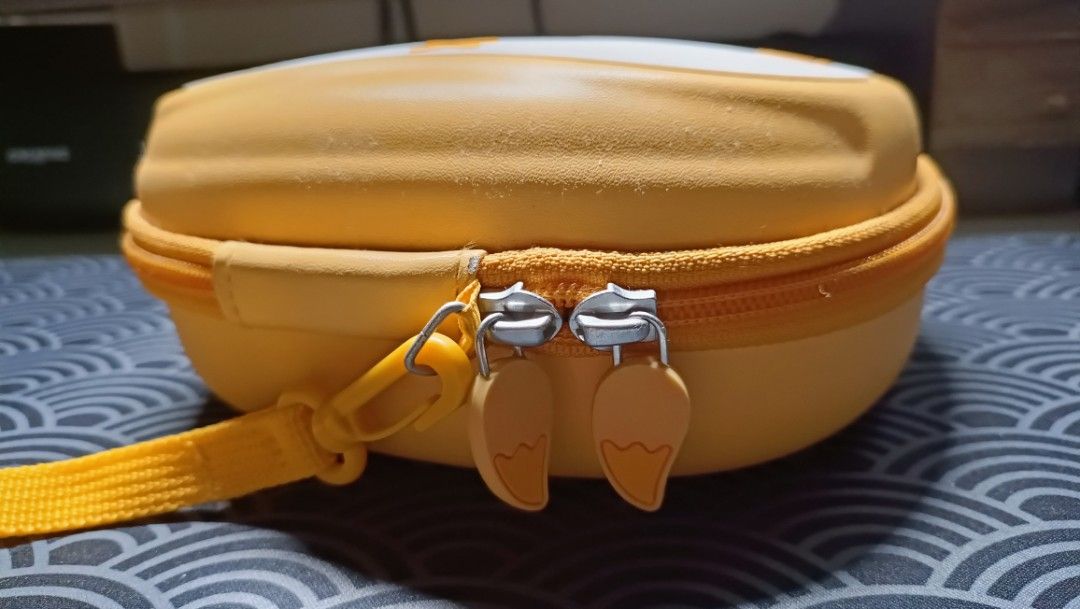 Controller Case (Corgi GEEKSHARE) (Category: Cases & Covers) located in Teluk Intan. Submitted by ayed17_ (Listing ID 1299713141, Image 3). Description: USED XBOX PS4 PS5 Nintendo Switch Pro Controller Limited Edition Corgi Case ✅ GEEKSHARE. ✅ Specially Designed for XBOX, PS4, PS5 & Nintendo Switch Pro controller. ✅ Size : 19.1 x 14.2 x 7.5 cm ✅ Weigh : 176g What’s included: - Controller case. - No Box just the controller case .