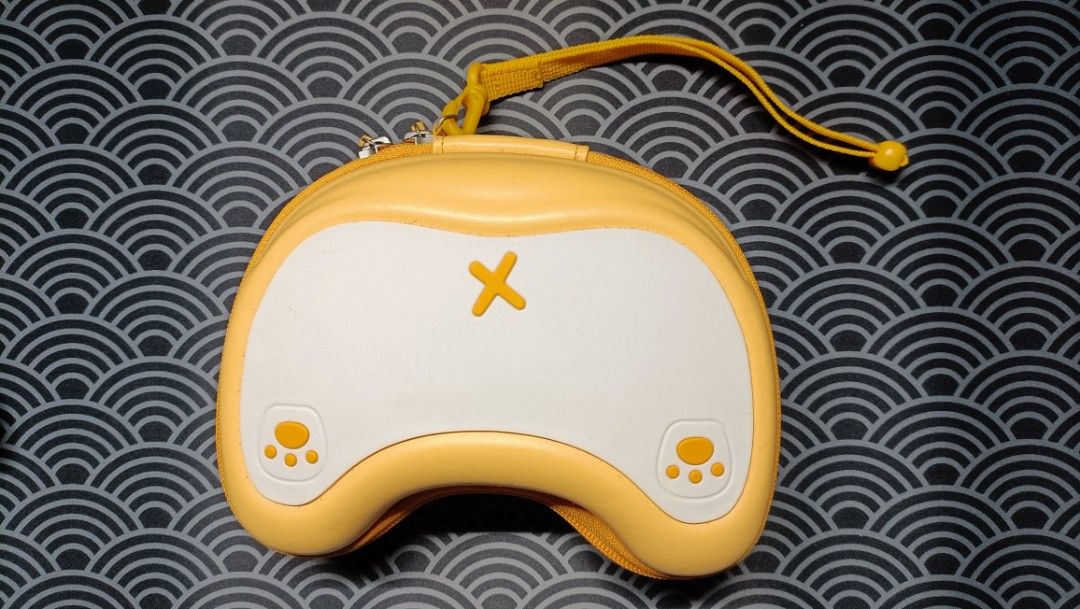 Controller Case (Corgi GEEKSHARE) (Category: Cases & Covers) located in Teluk Intan. Submitted by ayed17_ (Listing ID 1299713141, Image 1). Description: USED XBOX PS4 PS5 Nintendo Switch Pro Controller Limited Edition Corgi Case ✅ GEEKSHARE. ✅ Specially Designed for XBOX, PS4, PS5 & Nintendo Switch Pro controller. ✅ Size : 19.1 x 14.2 x 7.5 cm ✅ Weigh : 176g What’s included: - Controller case. - No Box just the controller case .
