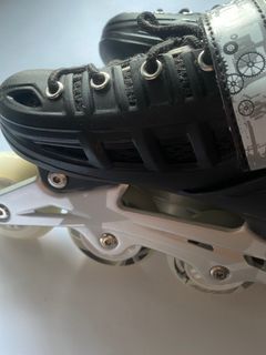 [rush] customized black star roller blades with light up wheels