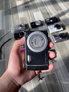 Digital Camera (Casio Exilim QV-R200 14.1MP)