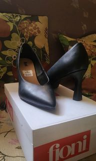 Fioni Pointed Black Shoes Heels
