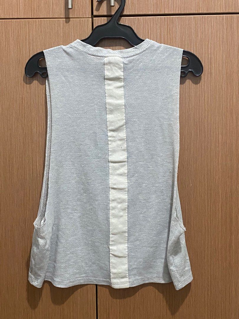 Forever 21 Gym top Women s Fashion Activewear on Carousell