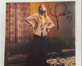 LOOKING FOR: Any taylor swift signed cd or vinyl (Philippines)