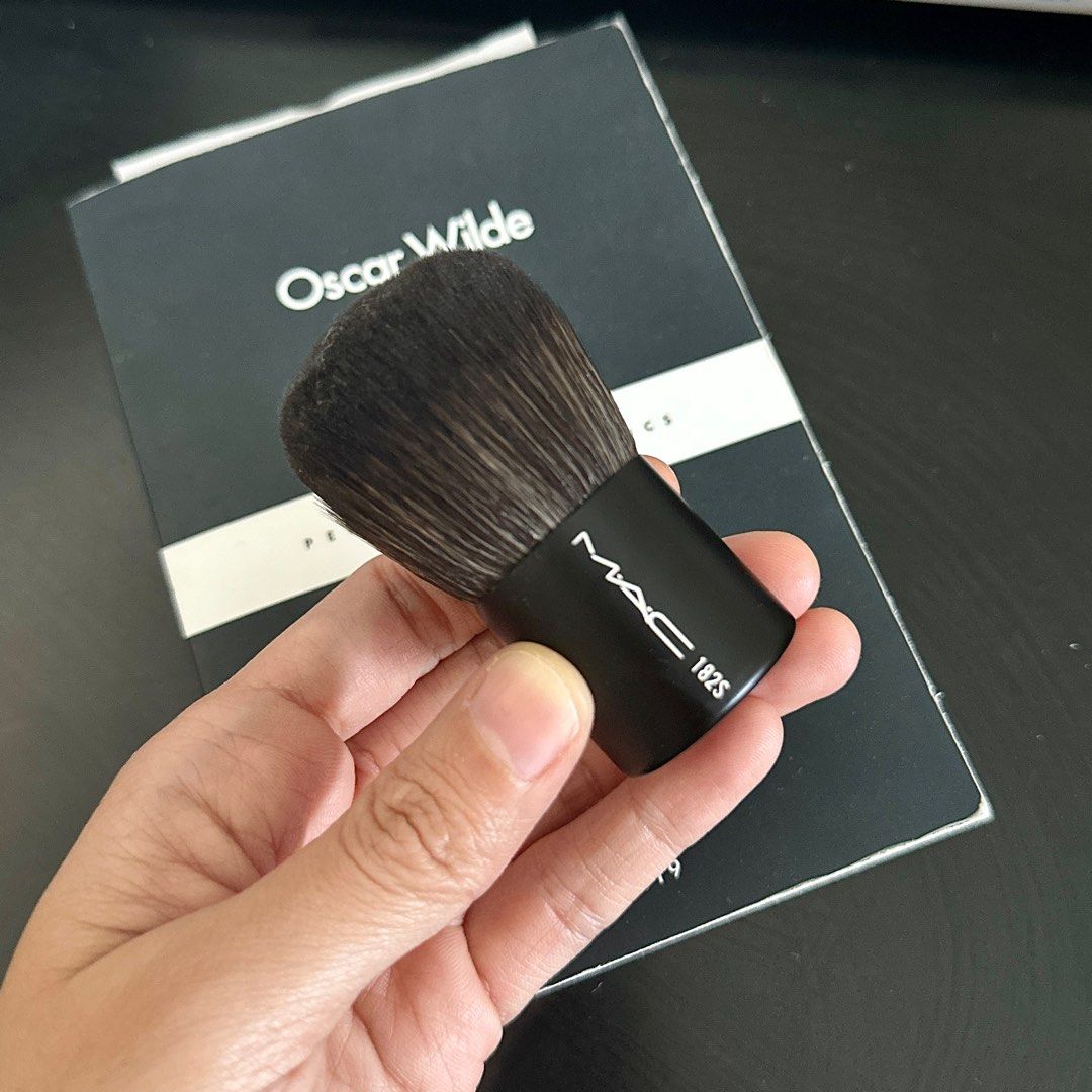 MAC Brush (Category: Makeup) located in Manila. Submitted by jenosaur (Listing ID 1299664013, Image 2). Description: This MAC 182s is a dome-shaped brush with bristles that feel silky and dense, perfect for applying loose powder, pressed powder, and pigments. Bought last year before I travelled to Europe thinking I’d put it to good use on the regular, but realized I’m not really a makeup girly. Used only for a few days. Will give discount if you’