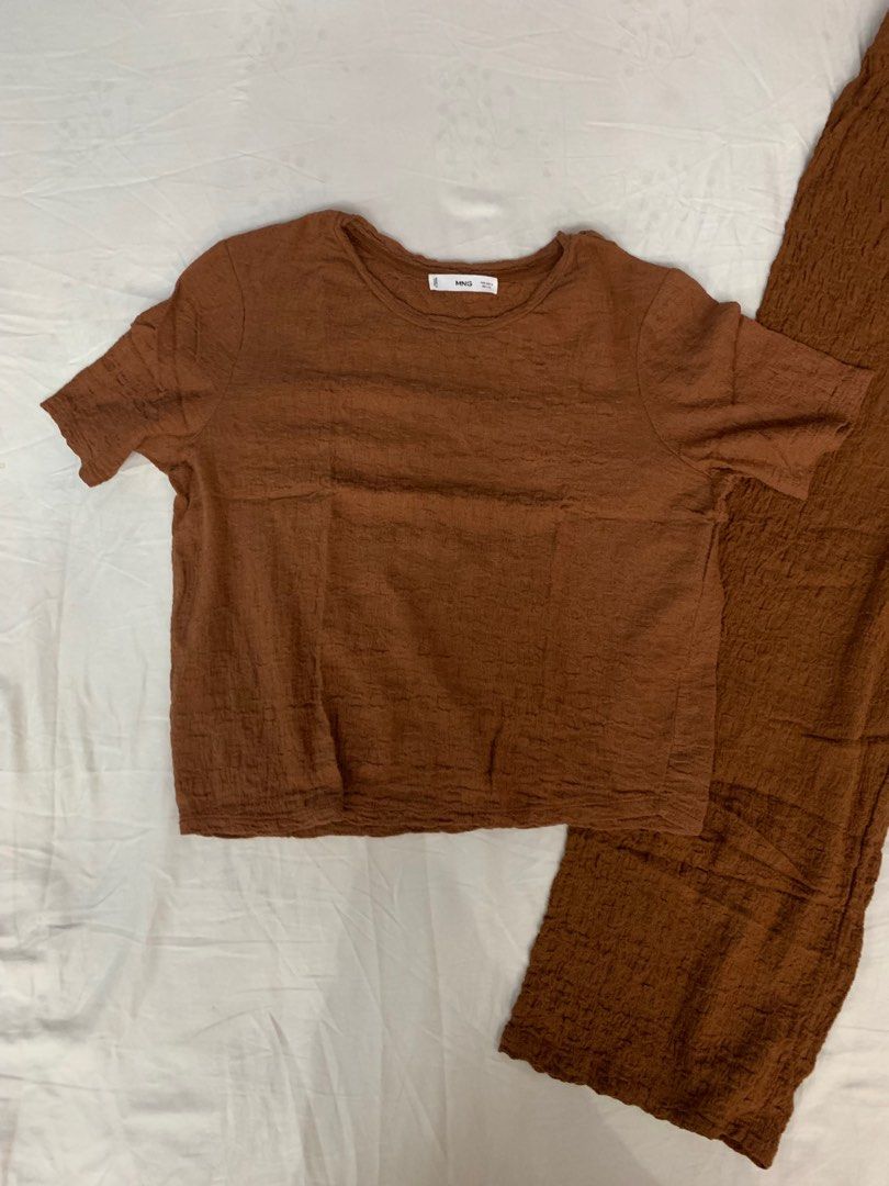Mango Coords (Category: Sets or Coordinates) located in Manila. Submitted by handmedownthings (Listing ID 1299730443, Image 2). Description: Top (lighter shade) Top size S Bottoms size M.
