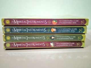 Mortal Instruments Graphic Novels / Manga