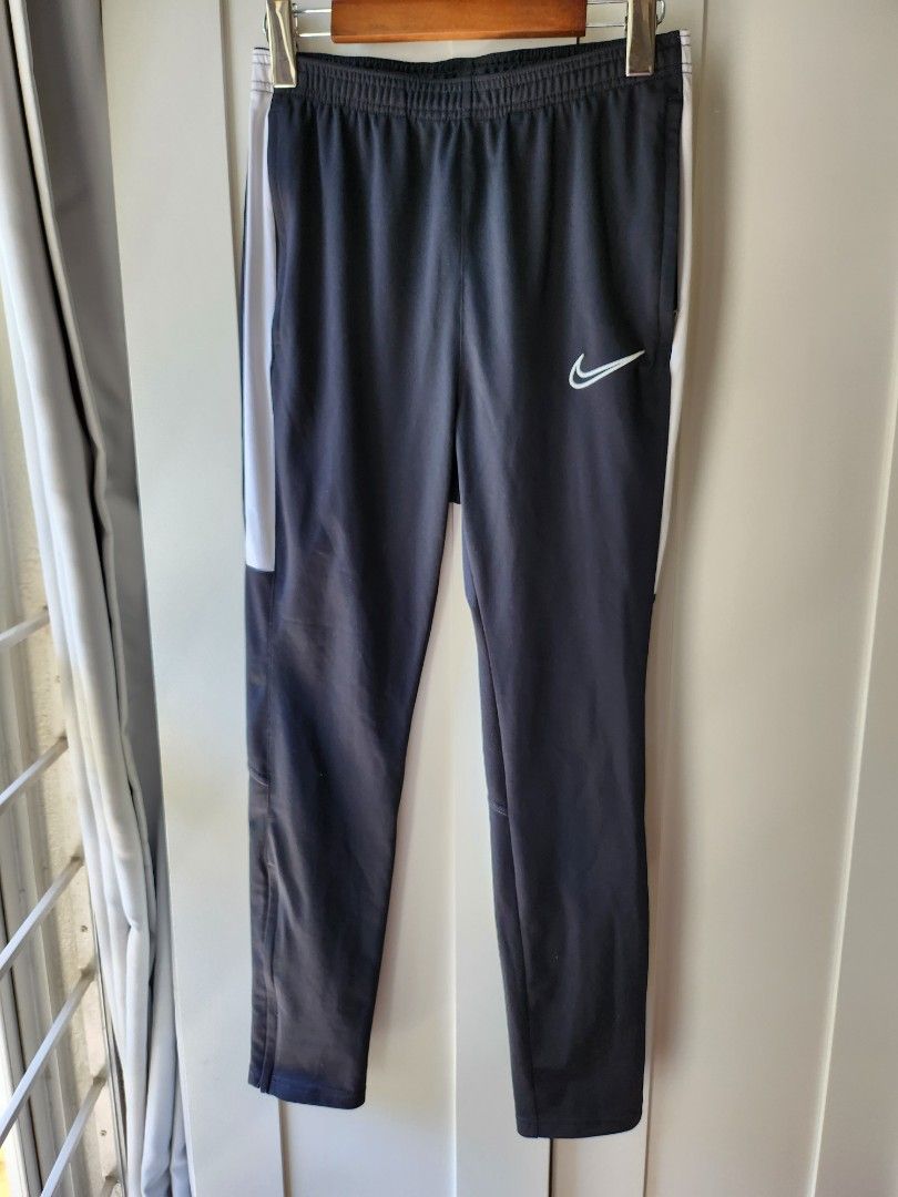 Nike Dri-Fit Track pants (Category: Activewear) located in Quezon City. Submitted by six_half (Listing ID 1299662988, Image 1). Description: Buy as a set with the jacket for 1,850 Barely Used Adjustable waist (27-31") 2 Zippered Side pockets Lenght :37.5".