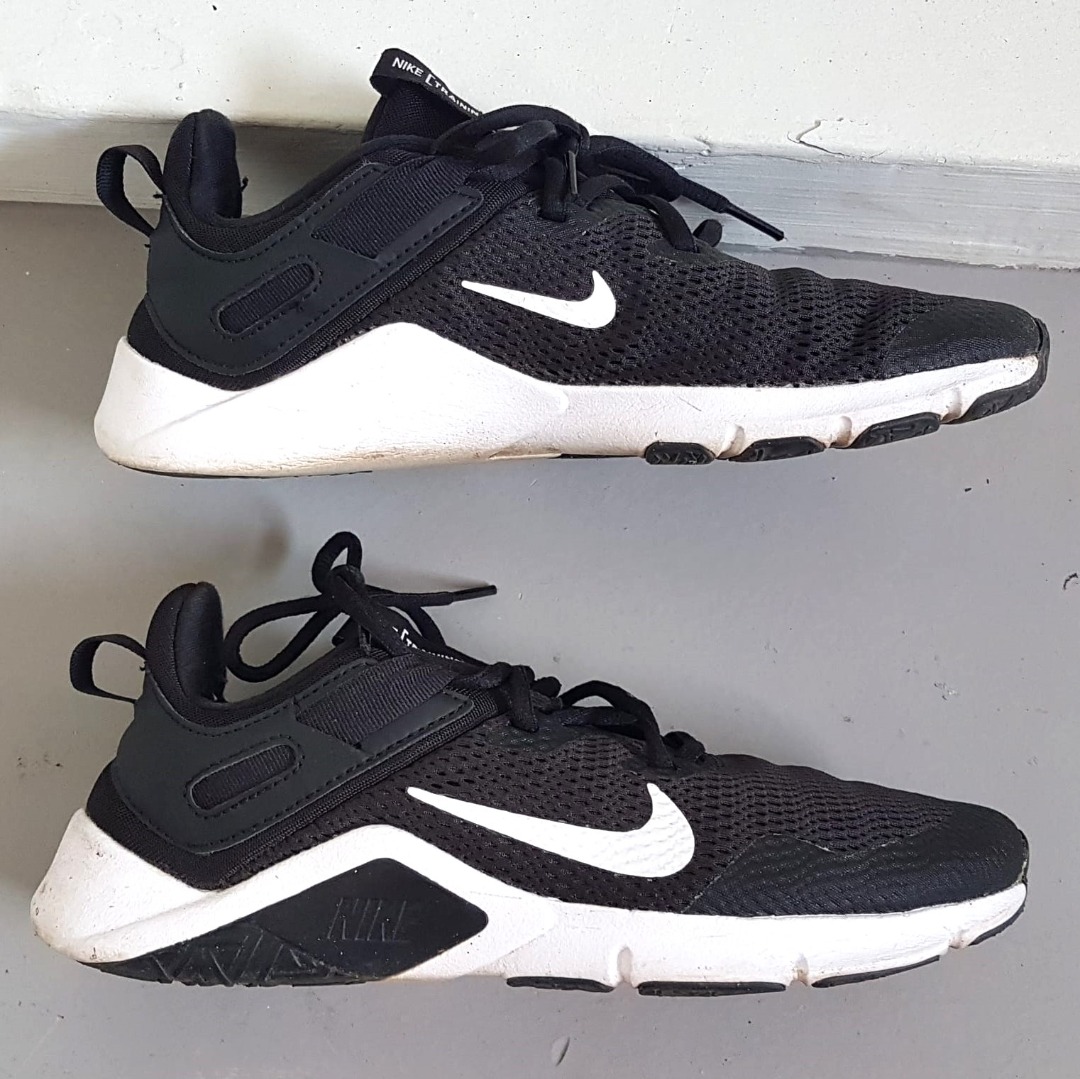 nike legend essential running