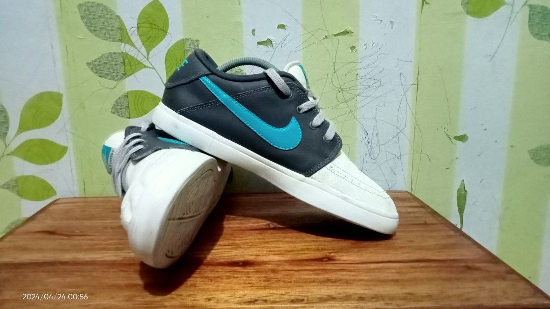 Nike suketo grey cheap