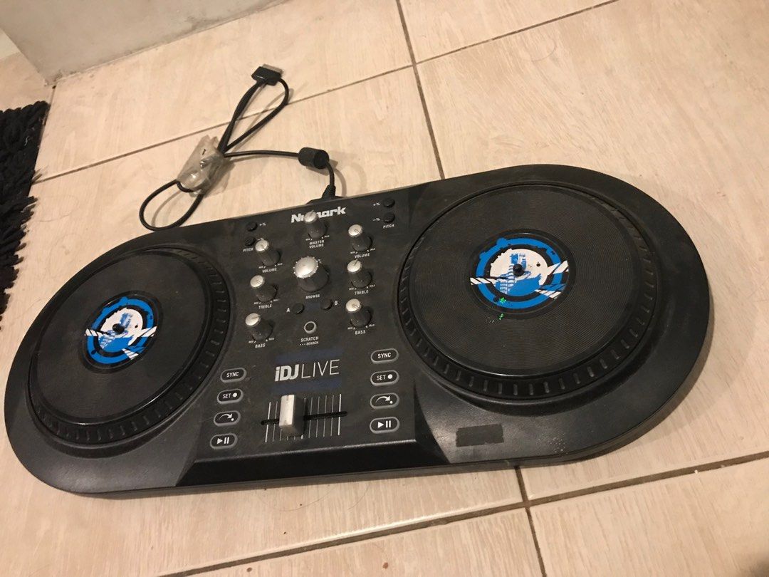 Numark iDj Live (Category: Portable Audio Accessories) located in Navotas City. Submitted by mph_thrift (Listing ID 1299742053, Image 2). Description: For iphone ipod.