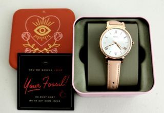 Original and Brand New Fossil Daisy Three-Hand Blush Leather Watch