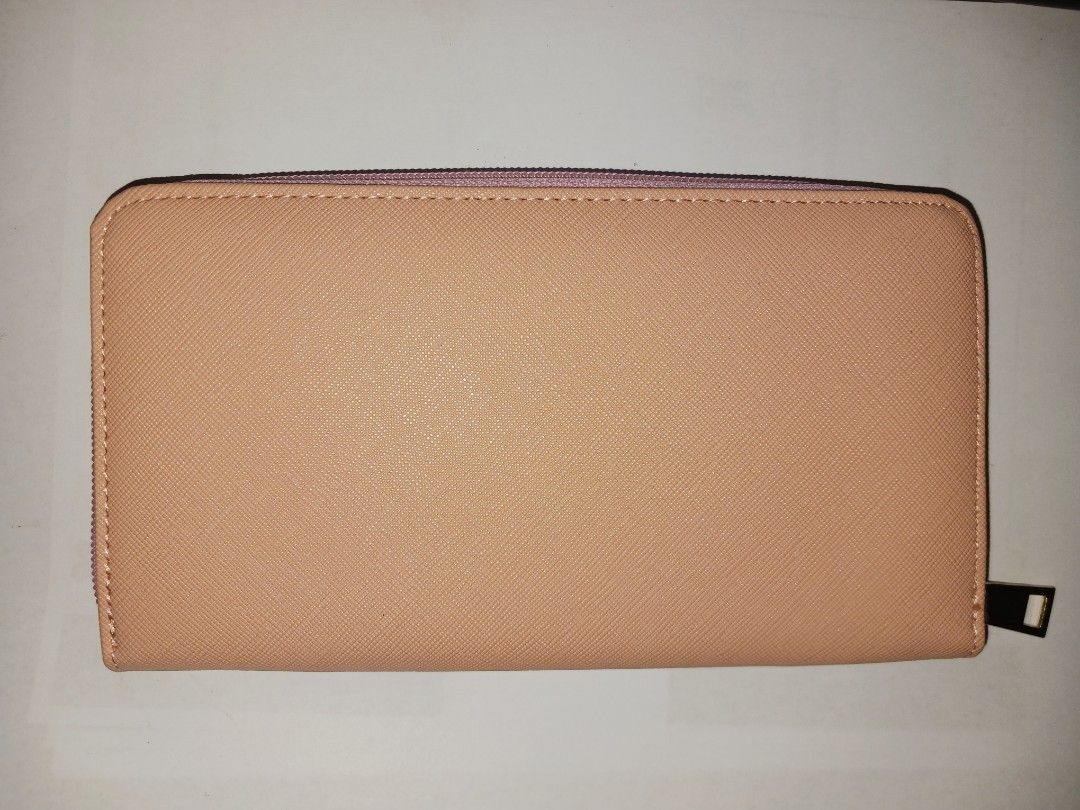 Original Santa Barbara Wallet (Category: Luxury Bags & Wallets) located in Naga. Submitted by havenaid (Listing ID 1299693034, Image 2). Description: Original Prince: 1,150.00 PHP Selling it for 700.00 to be sold quickly Original Santa Barbara Polo & Racquet Club Wallet RFS: Not being used well and decluttering my room stuff •Got this as a gift from my relative outside the Philippines Message for more inquiries and if interested. Thank you!! ♡ --