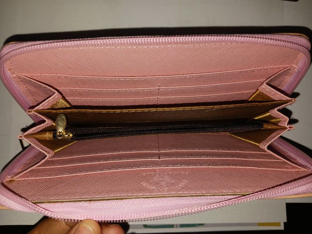 Original Santa Barbara Wallet (Category: Luxury Bags & Wallets) located in Naga. Submitted by havenaid (Listing ID 1299693034, Image 3). Description: Original Prince: 1,150.00 PHP Selling it for 700.00 to be sold quickly Original Santa Barbara Polo & Racquet Club Wallet RFS: Not being used well and decluttering my room stuff •Got this as a gift from my relative outside the Philippines Message for more inquiries and if interested. Thank you!! ♡ --