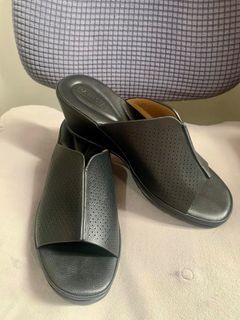 Parisian Sandals, size 7