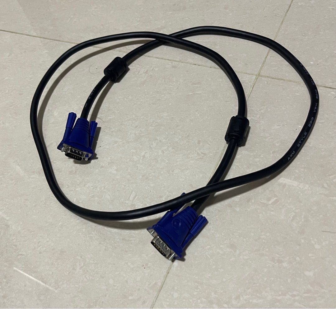 Projector (Category: Everything Else) located in Singapore. Submitted by wehappytogether (Listing ID 1299760460, Image 2). Description: .