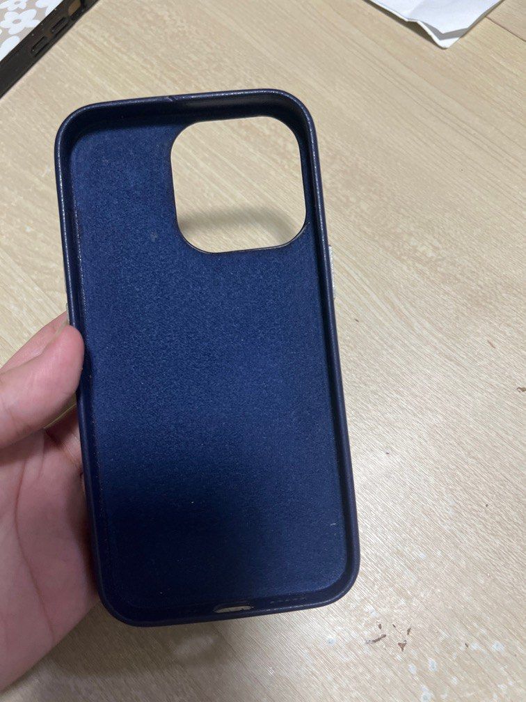 Puffer Case Funiki iphone 13 pro (Category: Cases & Sleeves) located in Quezon City. Submitted by risse_declutters (Listing ID 1299713823, Image 2). Description: Like new condition No flaws.