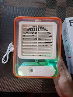💥RECHARGEABLE AIR COOLER‼️
TRANSPARENT SPRAY LIGHT FAN✅
SIZE:18CM*14CM✅
3-SPEED✅
CHARGING TIME:2-4HOURS
USE TIME:2-6HOURS
AVAILABLE COLOR‼️ 
GREEN 💚
ORANGE🧡 
BLUE💙 
PURPLE💜
