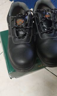 Safety Shoes Alloy Brand Size 42