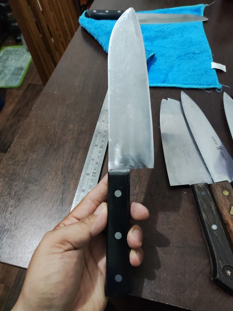 Santoku knife (Category: Knives & Chopping Boards) located in Paranaque City. Submitted by dadzkie0304 (Listing ID 1299700581, Image 2). Description: Santoku knife Kai brand srainless steel blade length 165mm my crack sa my handle pero intact prin di nman nagalaw..
