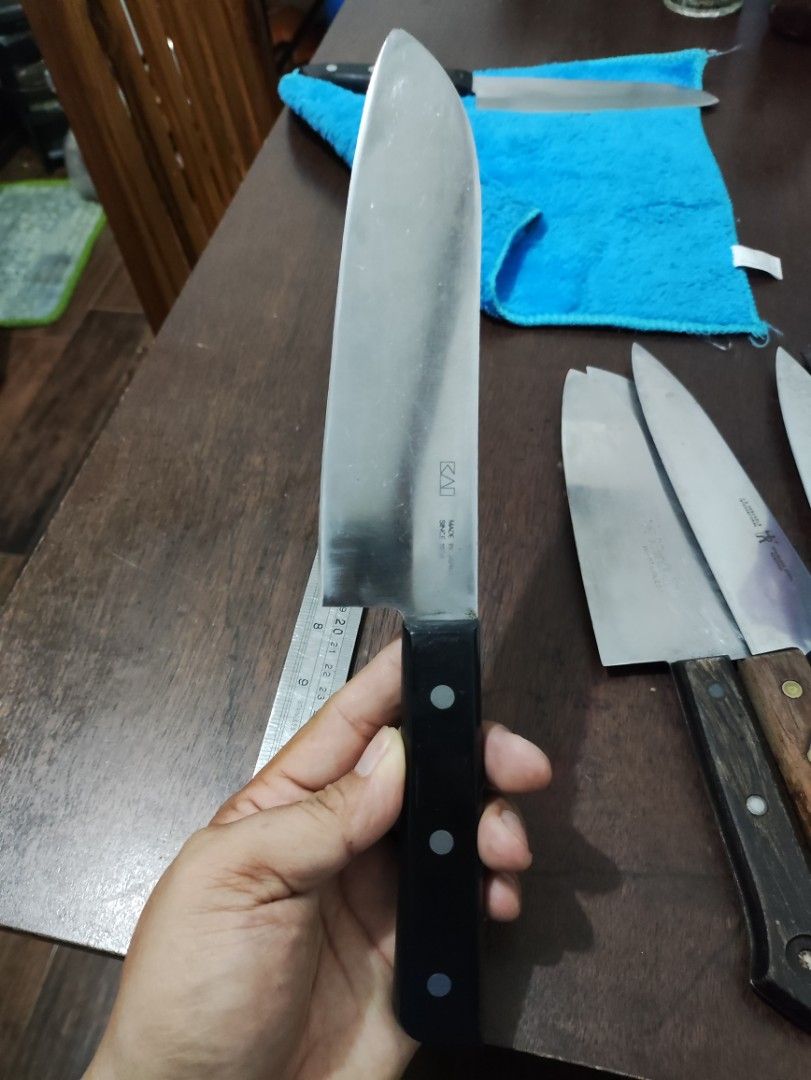 Santoku knife (Category: Knives & Chopping Boards) located in Paranaque City. Submitted by dadzkie0304 (Listing ID 1299700581, Image 1). Description: Santoku knife Kai brand srainless steel blade length 165mm my crack sa my handle pero intact prin di nman nagalaw..