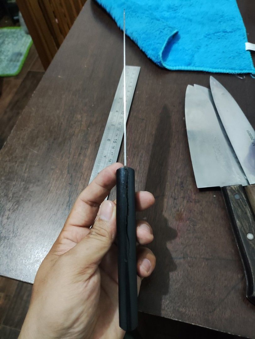 Santoku knife (Category: Knives & Chopping Boards) located in Paranaque City. Submitted by dadzkie0304 (Listing ID 1299700581, Image 3). Description: Santoku knife Kai brand srainless steel blade length 165mm my crack sa my handle pero intact prin di nman nagalaw..