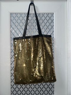 (Kategori: ) berada di . Dikirim oleh goodthrift.dps (ID iklan 1299632195, Gambar 1). Deskripsi: .
