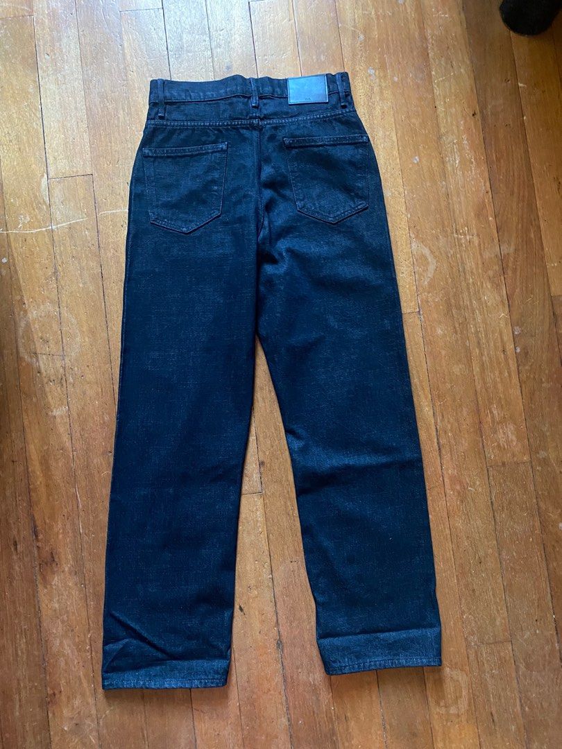 Zara Wide Straight Jeans (Category: Jeans) located in Pasay City. Submitted by juno_raph (Listing ID 1299640119, Image 2). Description: Zara Wide Straight Jeans Bought from mall; never worn Length 44 inches Waist 30 inches Leg hole 9 inches Inseam 30 inches No issues Slightly nego.