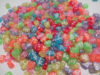 250 g heart letter beads