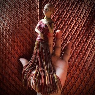 💃🏻 RARE FIND❣️Collectible Vintage Merlot Mardi Gras Skirt Flapper Tassel Doll Finger Puppet Hanging Dancer