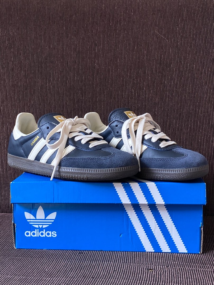 Adidas Samba navy gum, Fesyen Wanita, Sepatu di Carousell