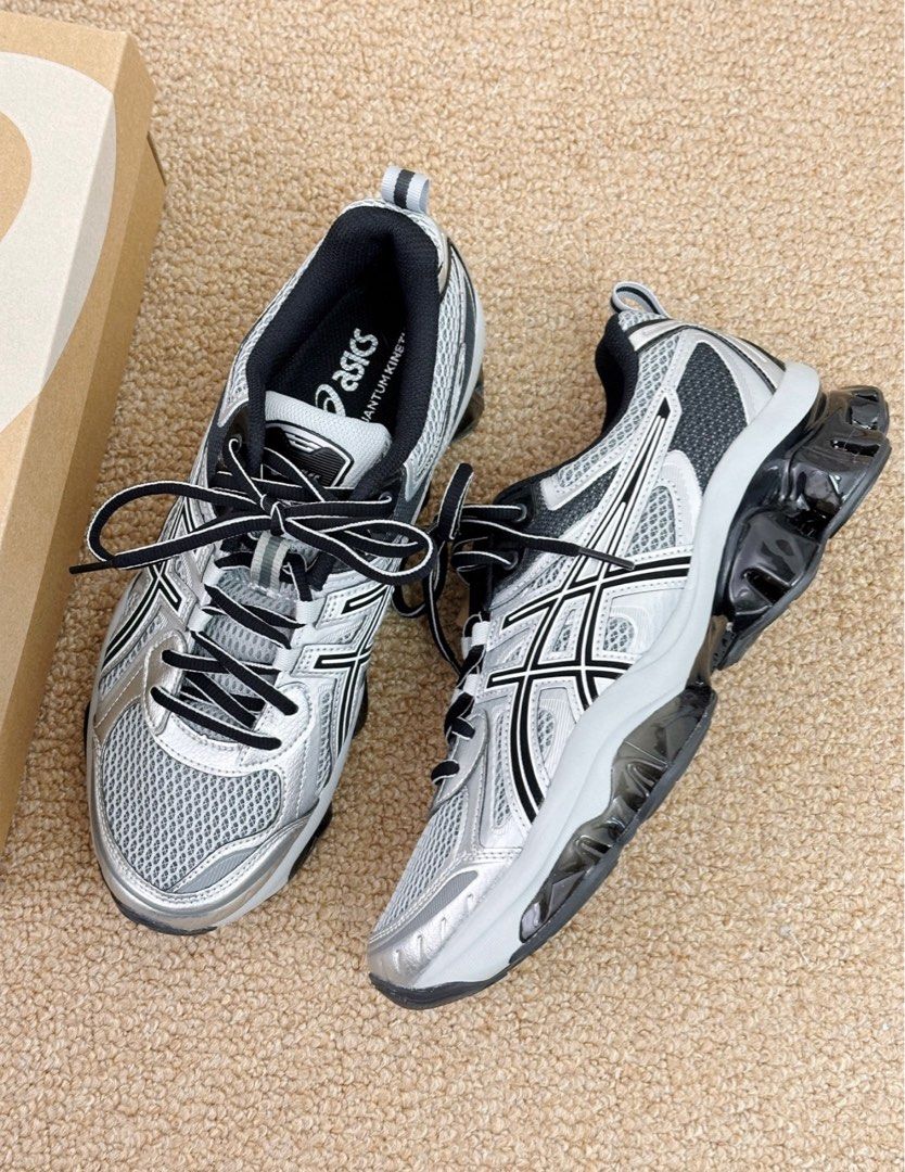 靴 Asics Gel-Quantum Kinetic silver Asics GEL-QUANTUM KINETIC PURE SILVER | Review & On Feet