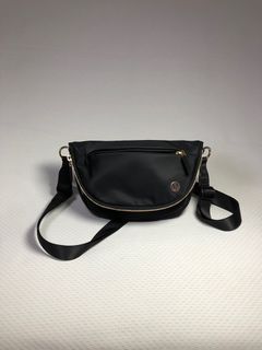 Authentic LULULEMON All Night Festival Micro 2L in Black/ Gold Hardware
