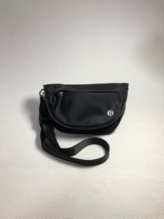 Authentic LULULEMON All Night Festival Micro 2L in Black/ Silver Hardware